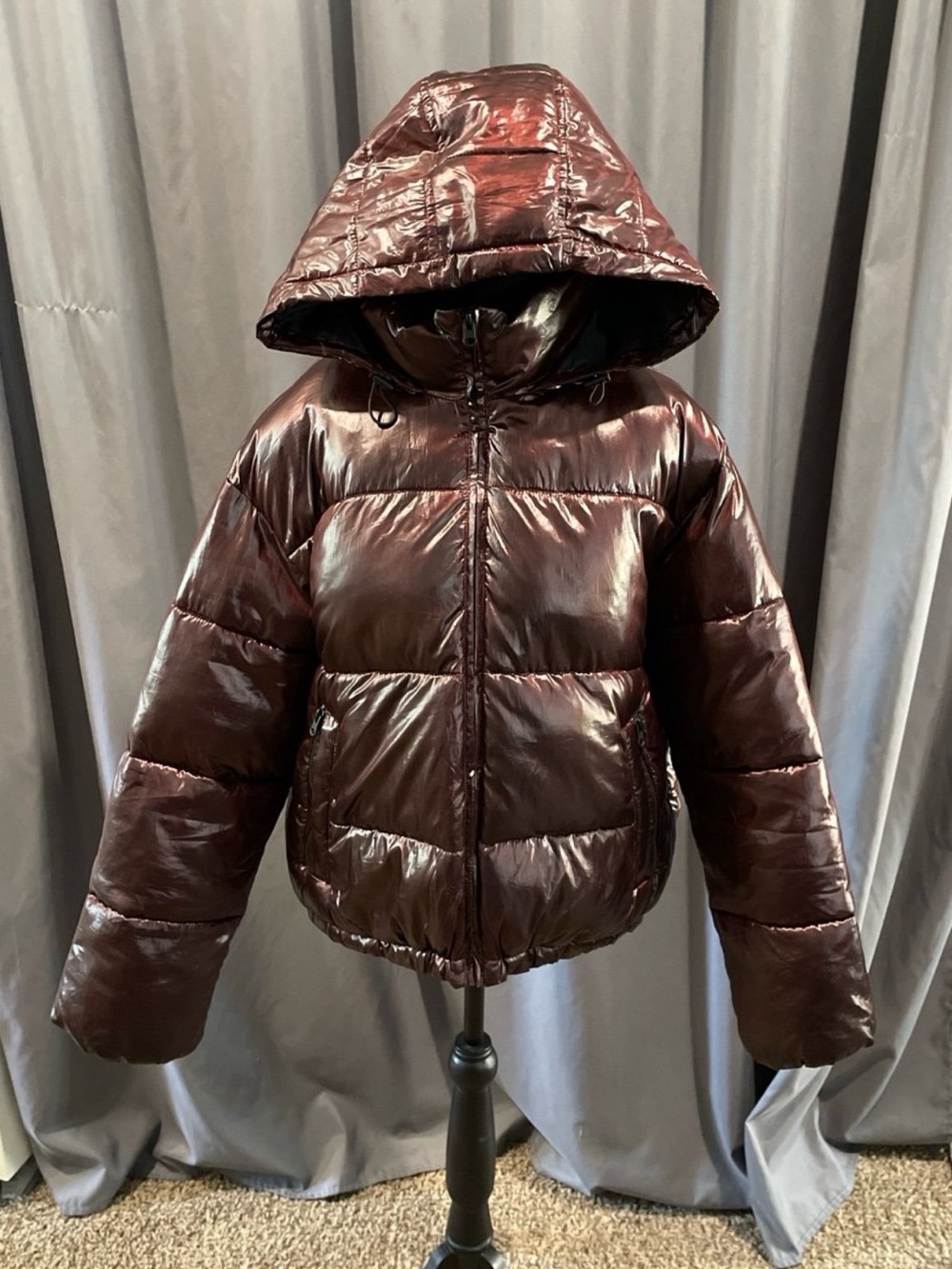 American Eagle puffer jacket with hood, medium